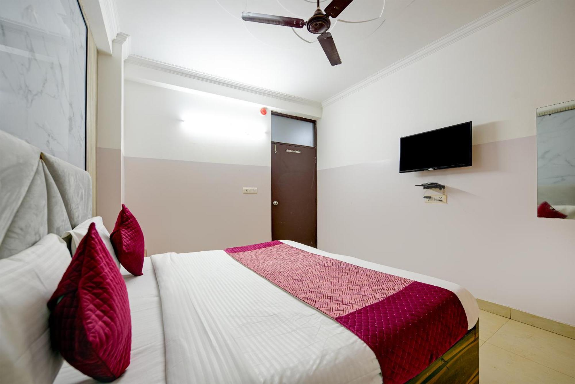 Hotel Galaxy Near Delhi Airport 新德里 外观 照片
