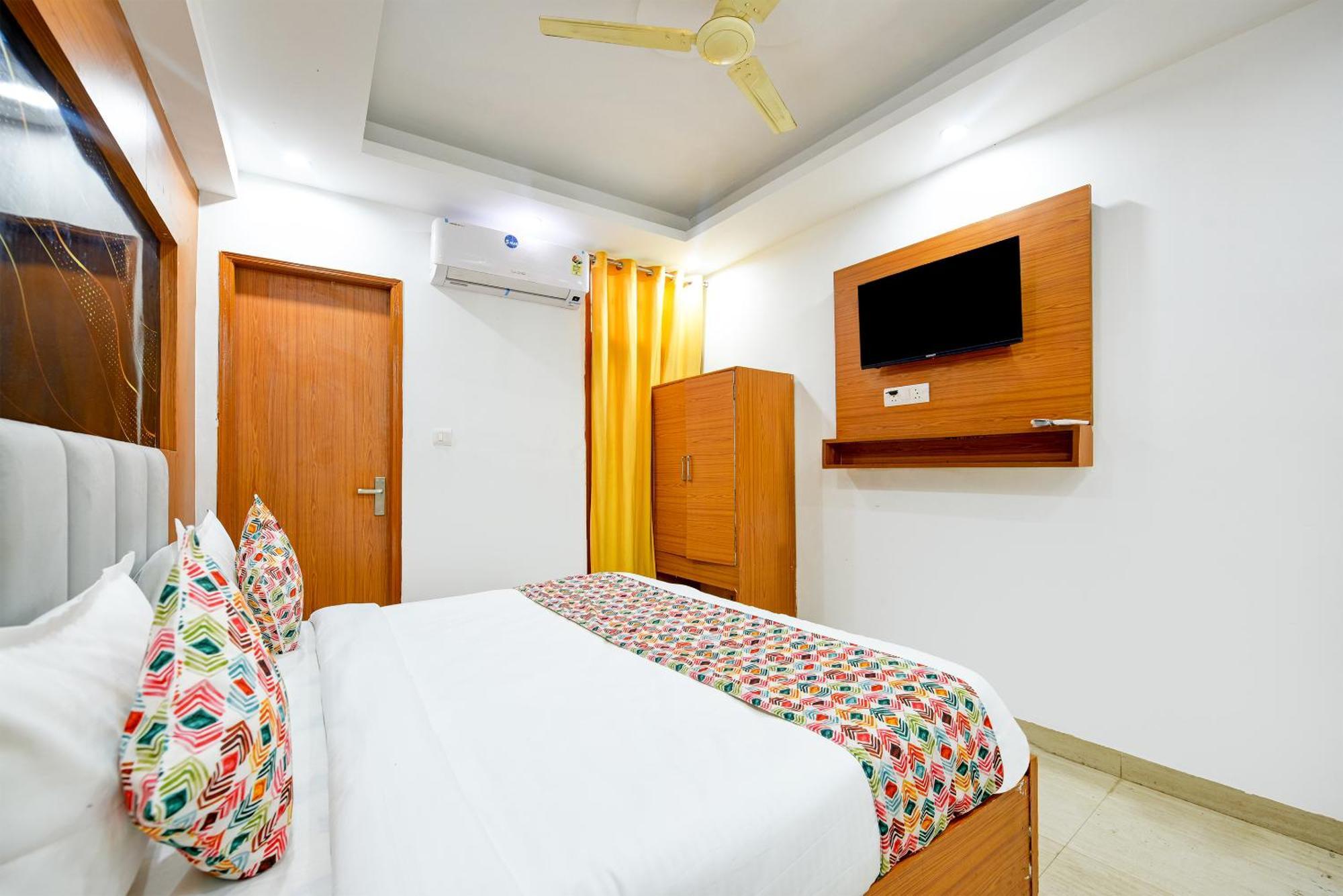 Hotel Galaxy Near Delhi Airport 新德里 外观 照片